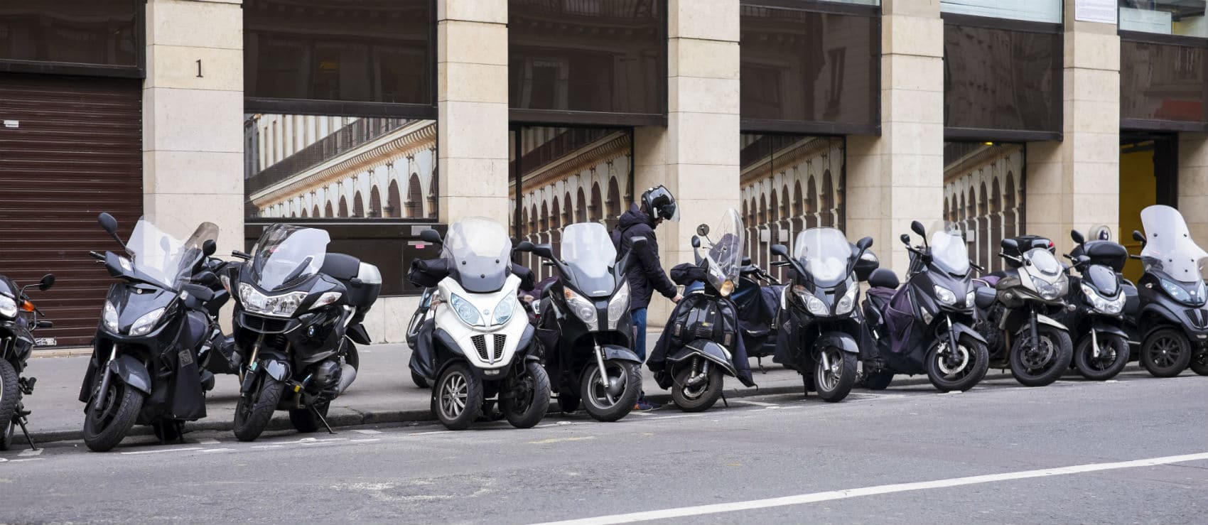 Parking deux roues : scooter et moto, où se garer ?