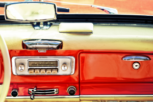 Choisir un autoradio vintage peut s'allier parfaitement à votre voiture